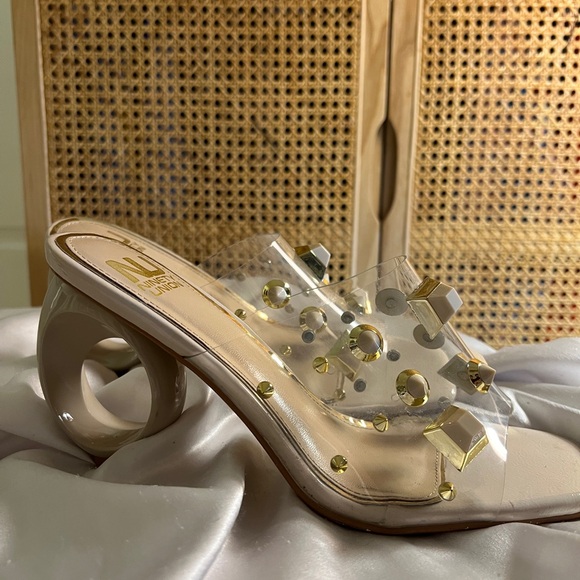 Sculptural heels - Picture 3 of 8